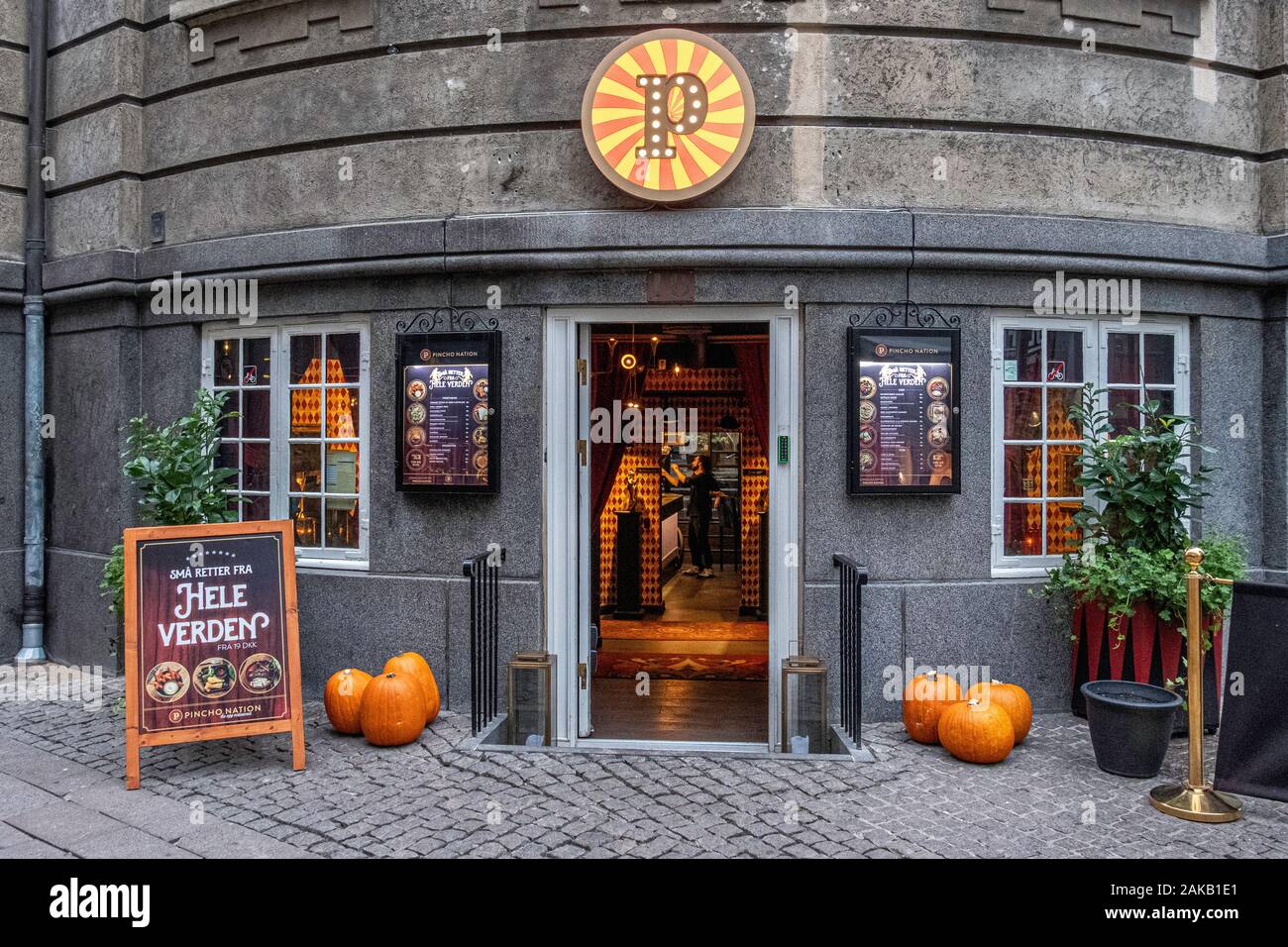 Pincho Nation Tapas Restaurant, wo Reservierung eines Tisches, Bestellung und Bezahlung ist alle über eine App. Fiolstraede 44, Kopenhagen Stockfoto