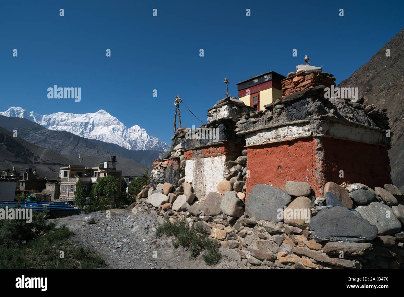 Nilgiri mount von Kag haderte Thupten Samphel Ling Kloster in Kagbeni Dorf gesehen, Mustang, Nepal. Stockfoto