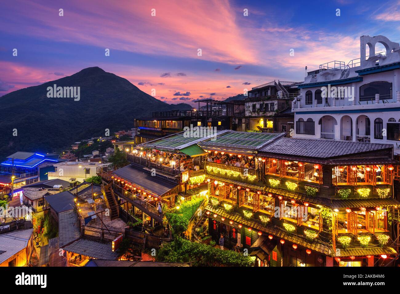 Jiufen alte Straße in der Dämmerung in Taipeh, Taiwan. Stockfoto