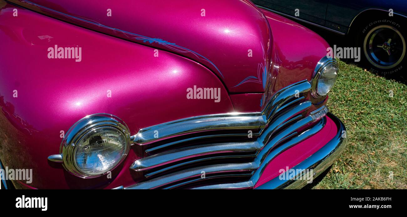 Haube Details Pink 1930s Coupé an Custom Car Show in Pinole, Kalifornien, USA Stockfoto