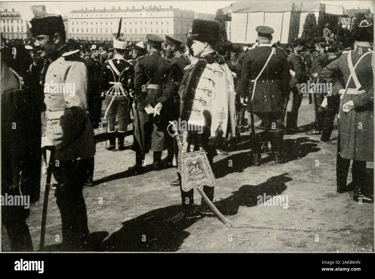 Reiseberichte;. Prinzessin CANTACUZENE (geborene JULIA GRANT) ST. PETERSBURG 87 wurde Wert auf eine wertschätzende Zuschauer zehn Mal die pricedemanded - durch die Art und Weise, im Namen der Liebe. Die Ankunft des amerikanischen Botschafters ist ein Ereignis, Forhe kommt, von Frau Turm und seine zwei httiesons, in einer superben Equipage mit den traditionellen schwarzen Pferden begleitet, die Beleibten Kutscher und Infanteristen in aufwendigen einheitliche withwaving Plumes. In Petersburg Alle ist dies keineswegs. OFF 11 1 K III HUSAREN als ostentative anzeigen. Unser Repräsentant isexpected mit einer gewissen Zustand zu erscheinen; ein failureto c Stockfoto