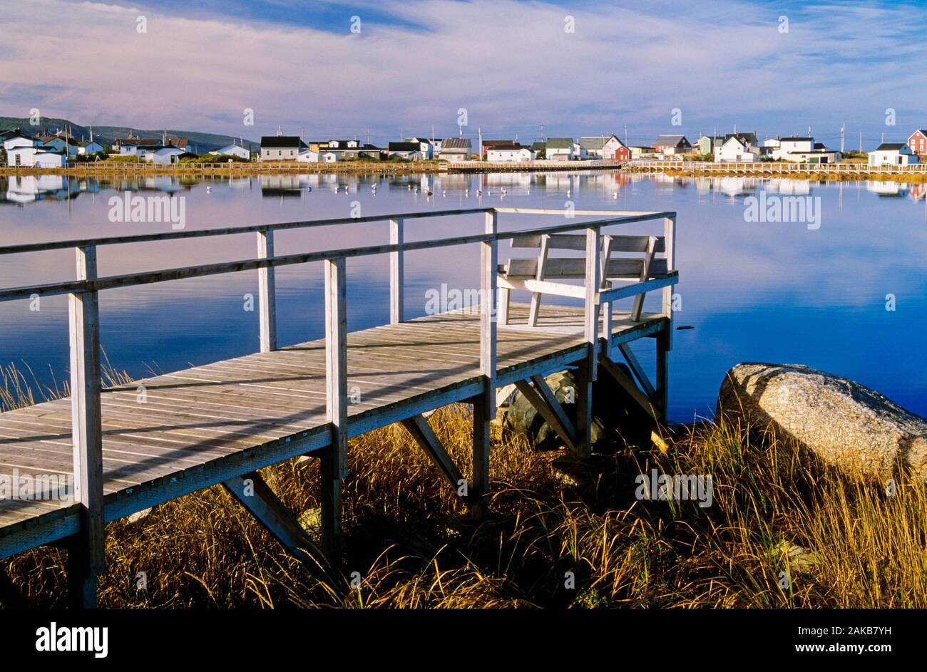 Jetty und Küstenstadt, Bonavista, Neufundland, Kanada Stockfoto