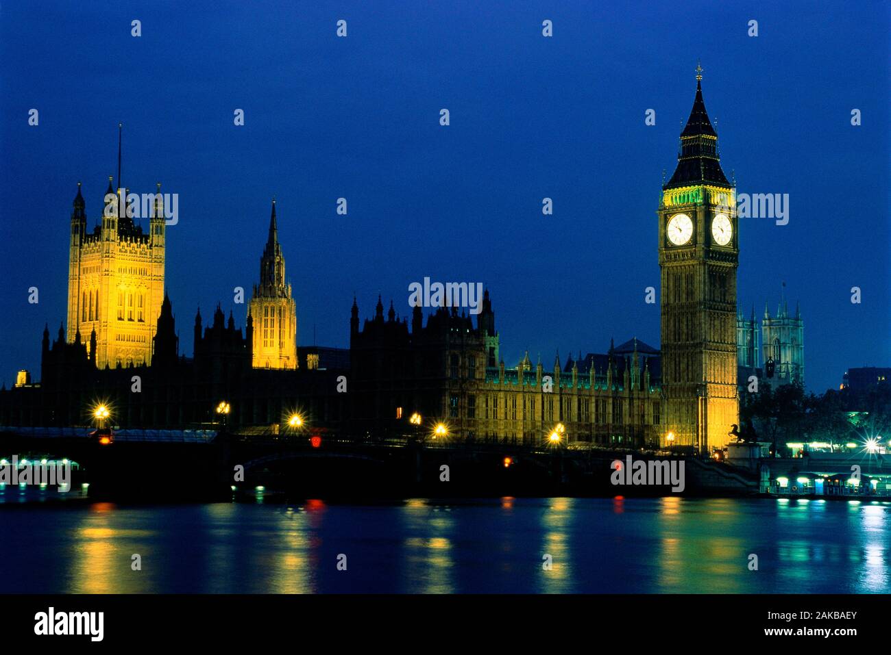 Ansicht der Gebäude des Parlaments bei Nacht, London, England, Großbritannien Stockfoto