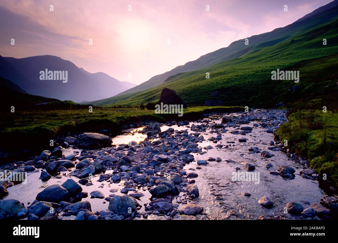 Anzeigen von Rocky River in den Bergen, England, Großbritannien Stockfoto