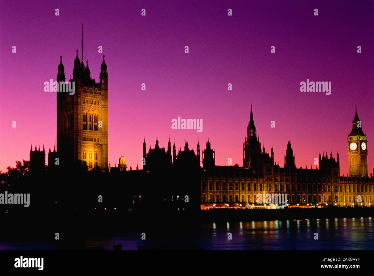 Häuser des Parlaments bei Nacht, Westminster, London, England, Großbritannien Stockfoto