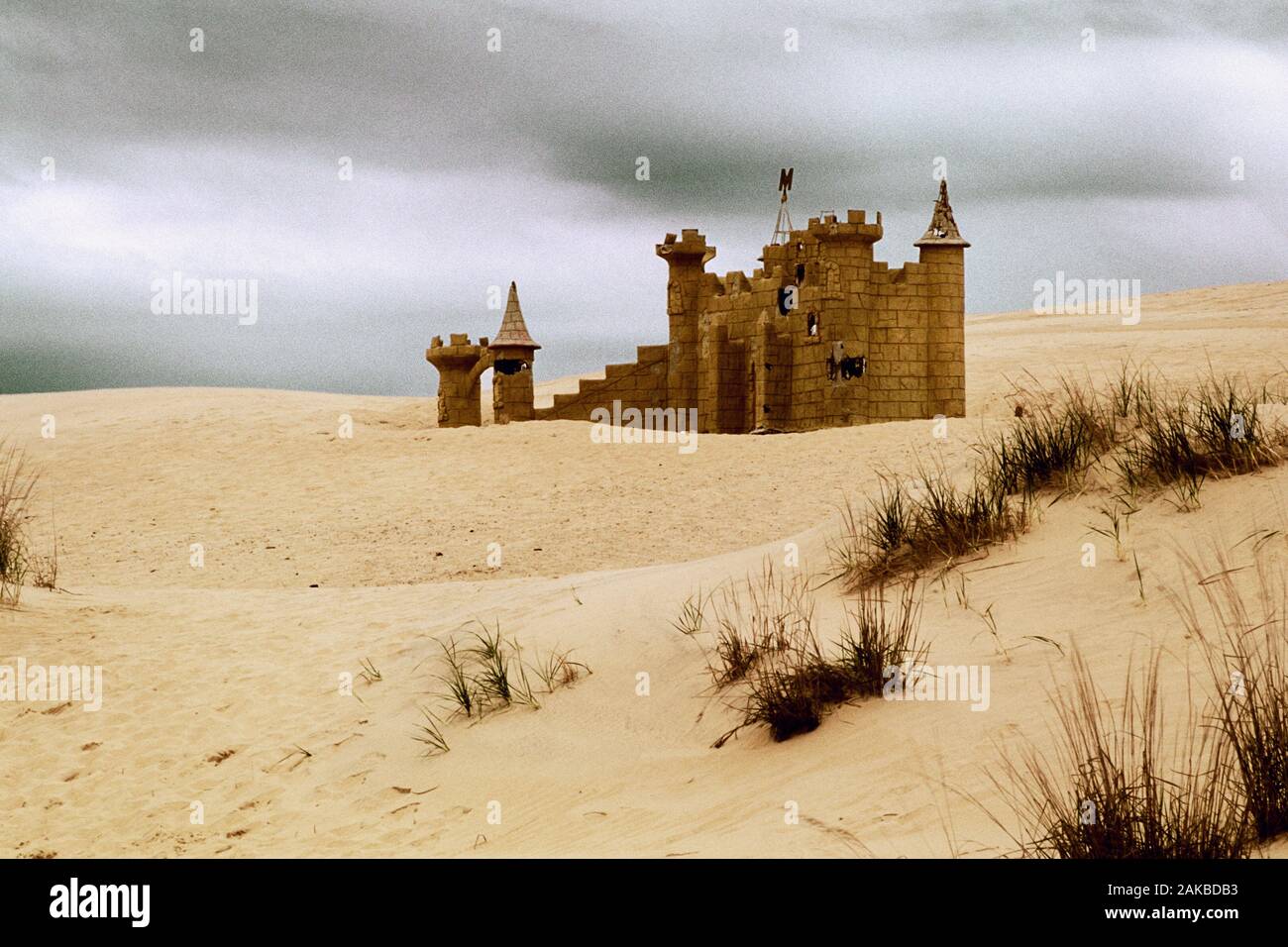 Landschaft mit Sandcastle am Strand Stockfoto