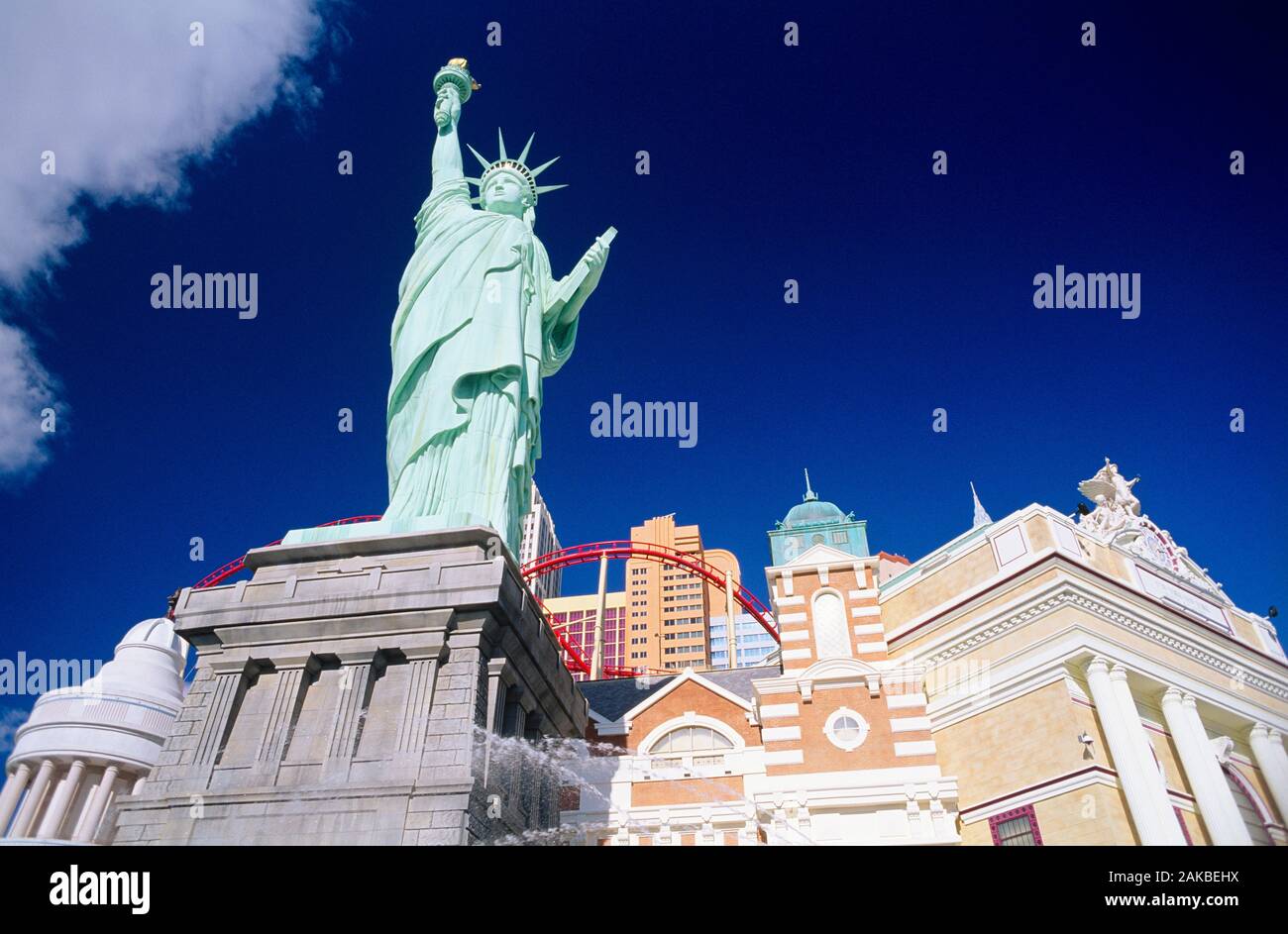 Low Angle View der Freiheitsstatue vor New York Hotel, Las Vegas, Nevada, USA Stockfoto