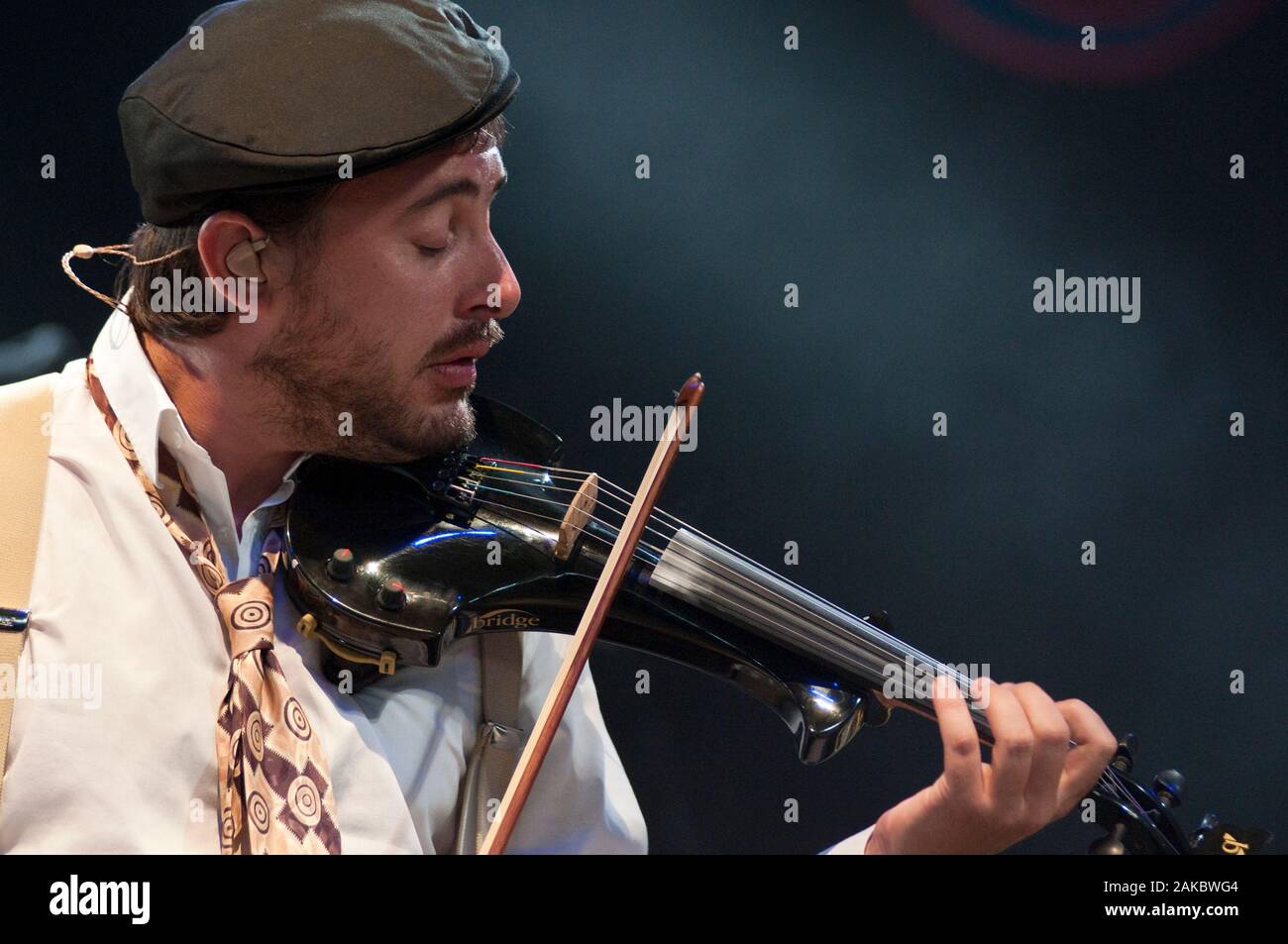 Geiger, Huques of Caravan Palace auf dem Womad Festival, Großbritannien, 24. Juli 2009 Stockfoto