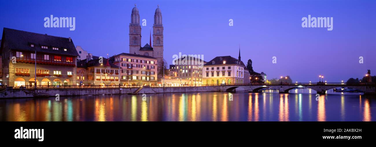 Stadtbild bei Nacht, Geschäftsviertel, Limmatquai, Zürich, Schweiz Stockfoto