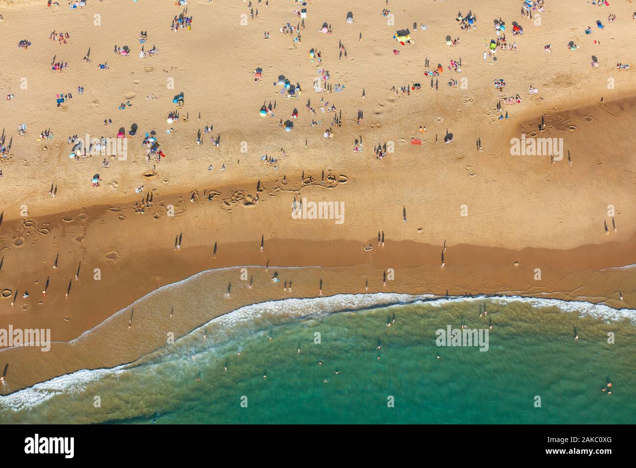 Frankreich, Vendée, La Tranche-sur-Mer, der Strand im Sommer (Luftbild) Stockfoto