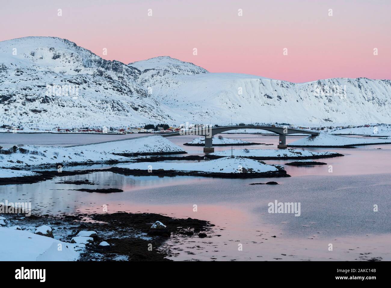 Norwegen, Nordland, Lofoten, Fredvang, Brücke Stockfoto