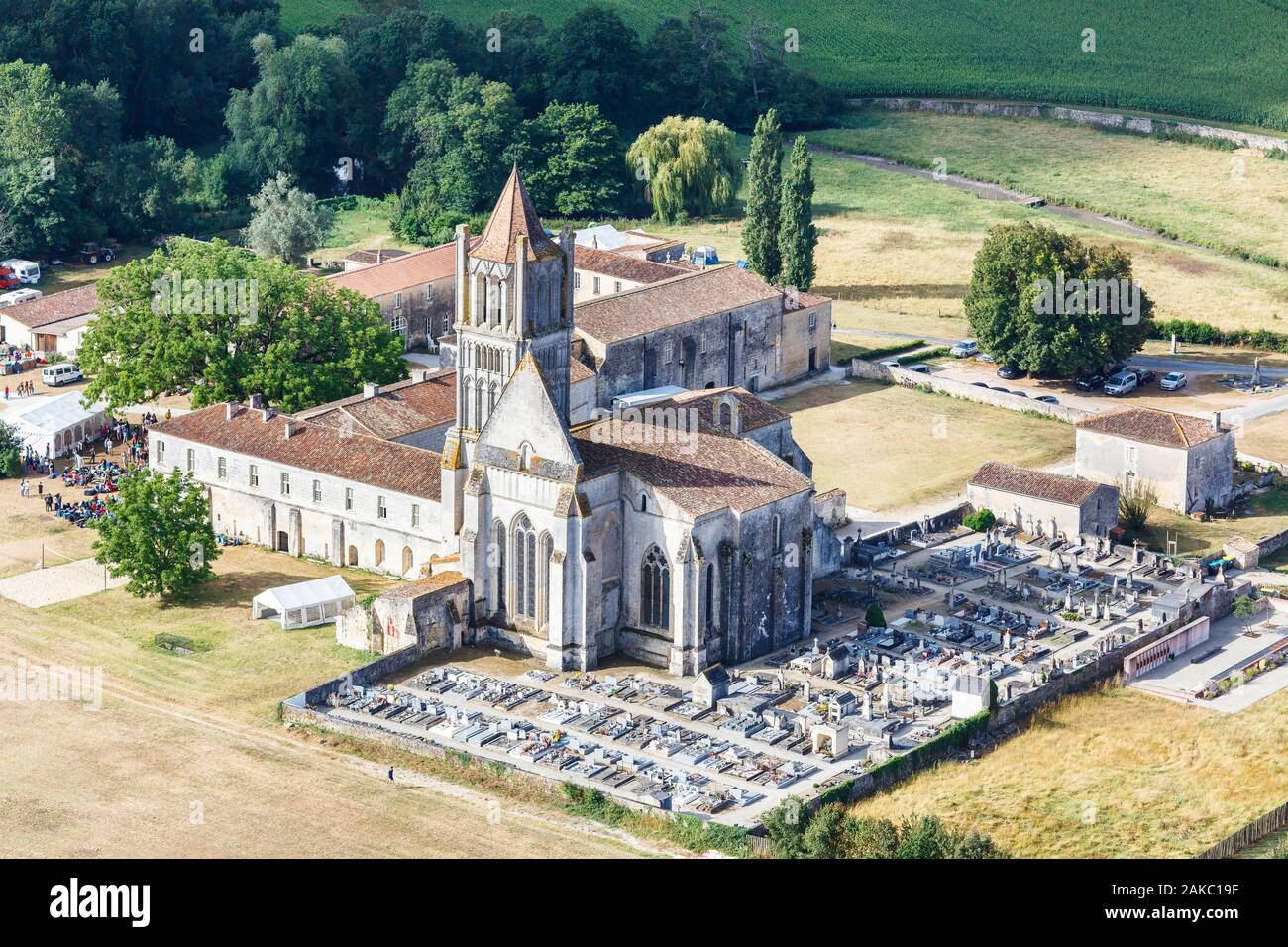 Frankreich, Charente Maritime, Sablonceaux, Abtei Sablonceaux (Luftbild) Stockfoto