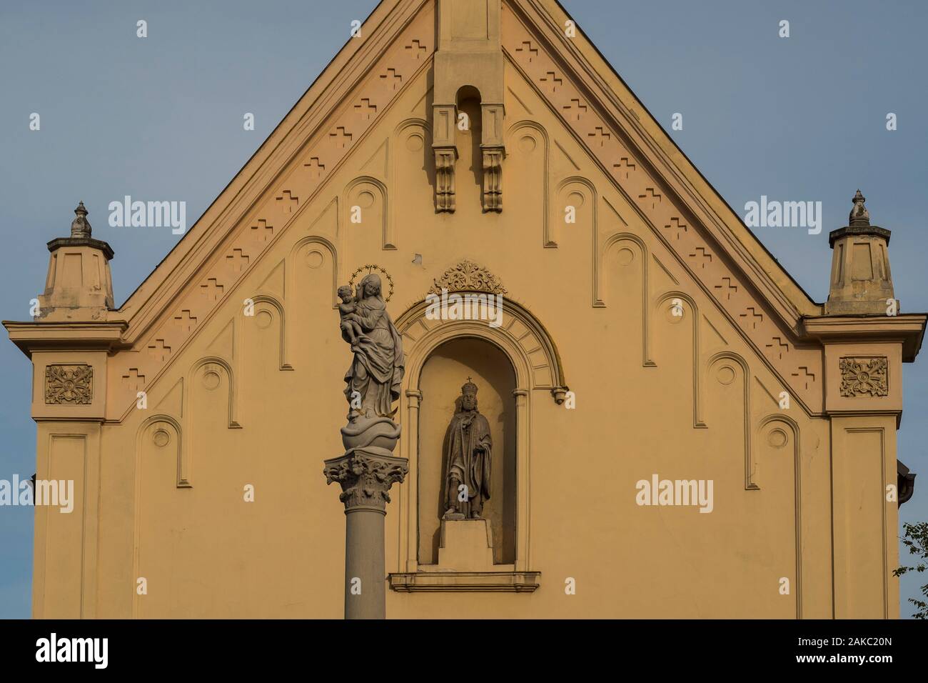 Die Slowakei, Bratislava, Kirche der Kapuziner im Jahre 1717 geweiht und nach Saint-Etienne von Ungarn mit auf dem Vorplatz eine Spalte im Jahre 1723 errichtet, erinnert an die Epidemie der Pest gewidmet Stockfoto