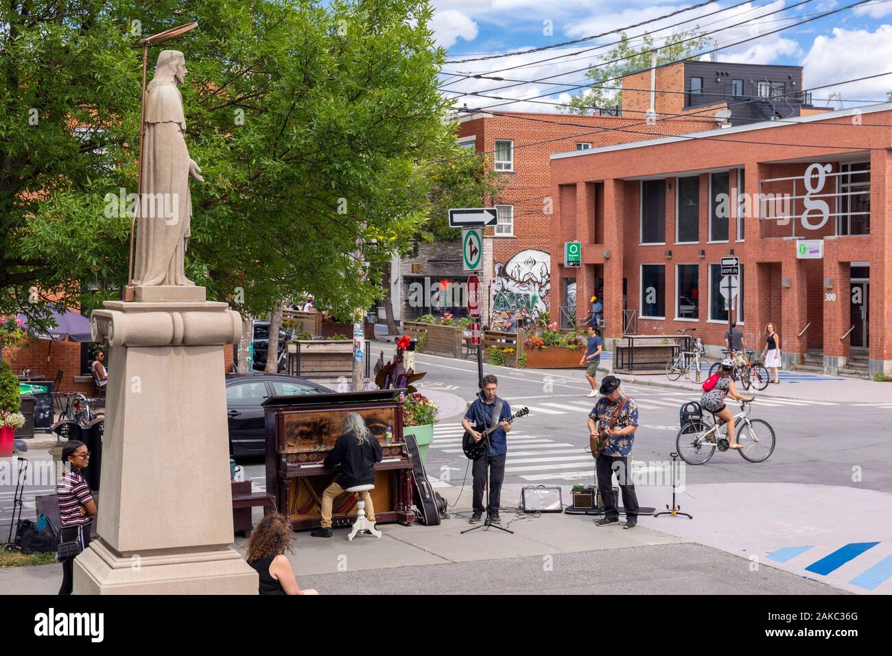 Kanada, Quebec, Montreal, Villeray-Saint - Michel-Parc-Extension Borough, Villeray Bezirk, de Castelnau Street, Parvis von Sainte-Cécile Kirche, Konzert Stockfoto