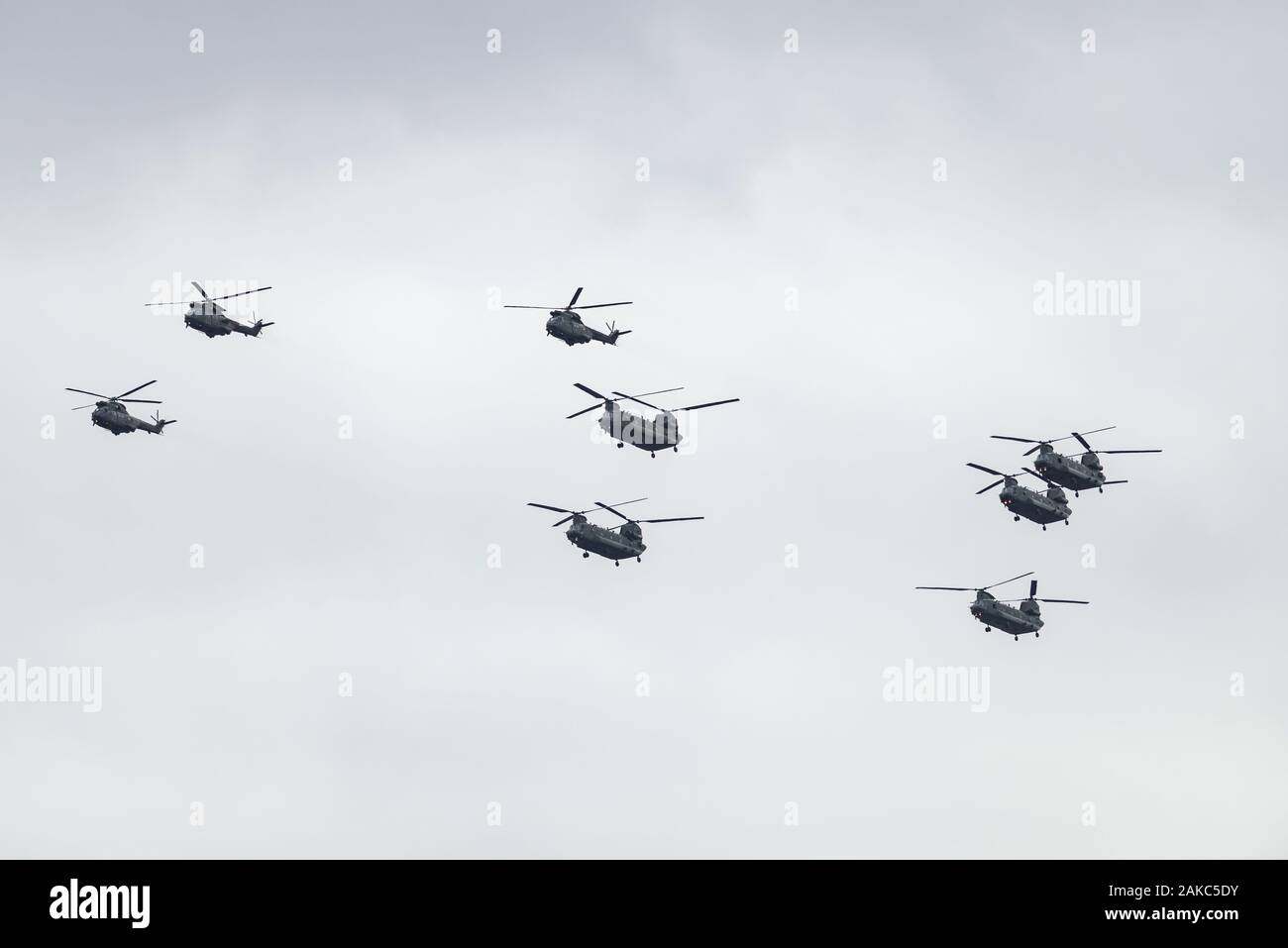 RAF Chinooks in Anzeige Bildung auf die RAF 100. Jahrestag, London fliegen, Großbritannien Stockfoto