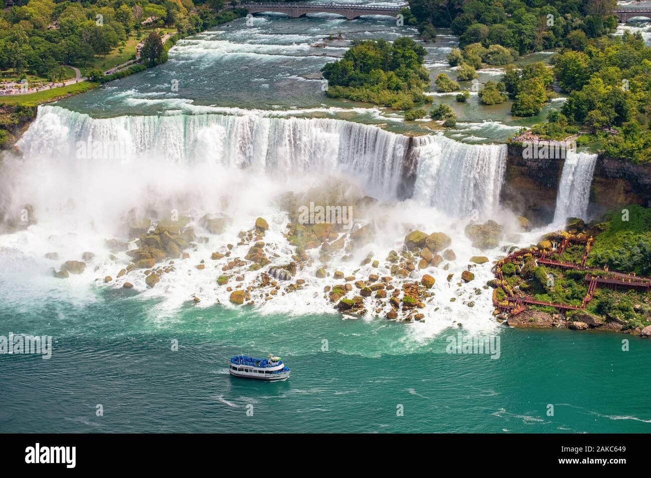 Kanada, Ontario Provinz, Niagara Falls, American Falls und Bridal Segeln, amerikanischen Tour Boot Mädchen des Nebels Stockfoto