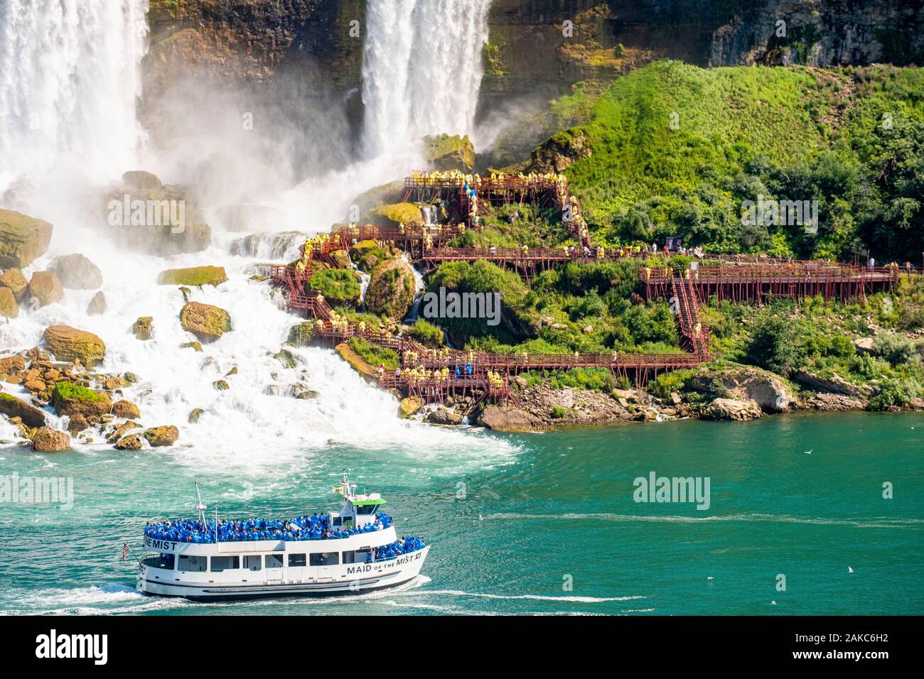 Kanada, Ontario Provinz, Niagara Falls, American Falls und Bridal Segeln, amerikanischen Tour Boot Mädchen des Nebels Stockfoto