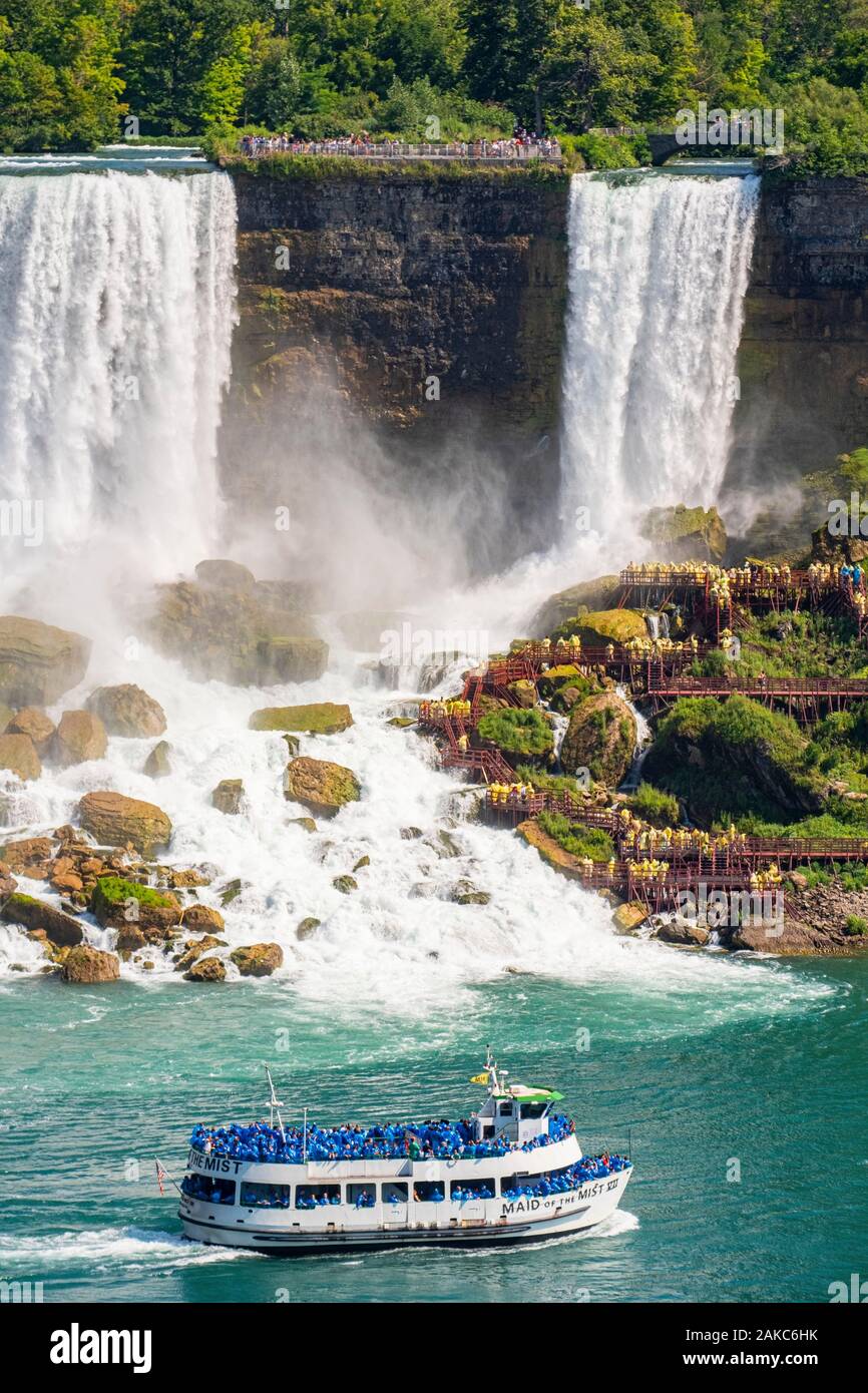 Kanada, Ontario Provinz, Niagara Falls, American Falls und Bridal Segeln, amerikanischen Tour Boot Mädchen des Nebels Stockfoto