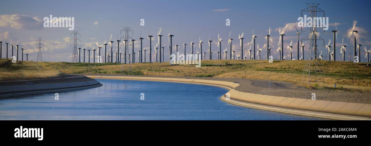 Windenergieanlagen auf einer Landschaft, Livermore, Kalifornien, USA Stockfoto