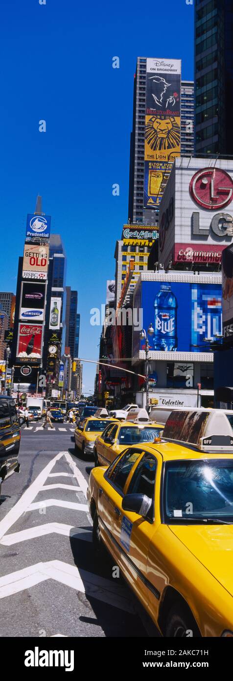 Verkehr auf einer Straße, Times Square, Manhattan, New York City, New York City, New York State, USA Stockfoto