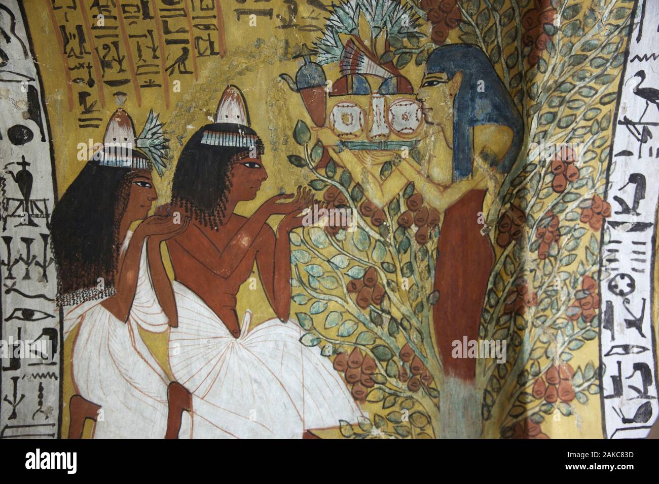 Ägypten , Oberägypten, Nile Valley, das Tal der Handwerker, turbaned Temple Guard und djellaba im Grab mit vielfarbigen Gemälden geschmückt, die der Chief Handwerker Sen Negem Stockfoto