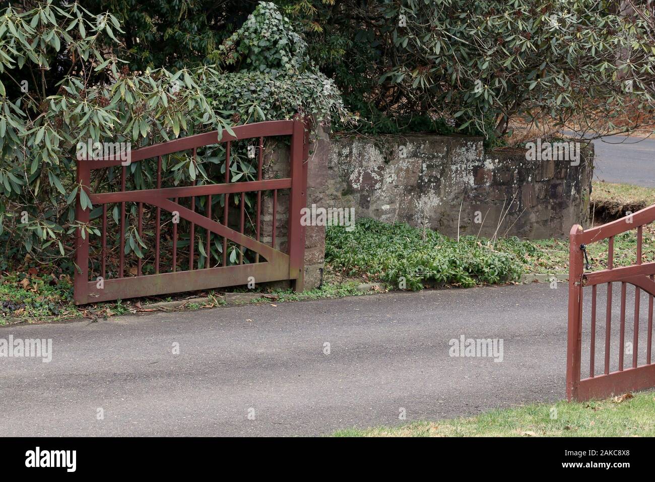 Die Tore für die Immobilien sind offen. Stockfoto