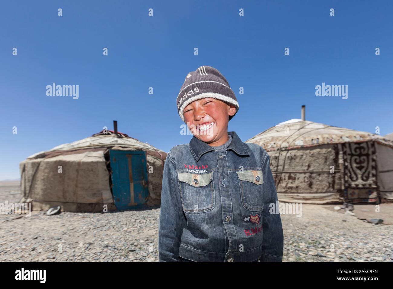 Tadschikistan, Gorno-Badakhshan Autonome Region, jurtencamp durch M41 Straße, auch Pamir Highway, Porträt eines lächelnden Kirgisischen Junge, Höhe 3900 m genannt Stockfoto