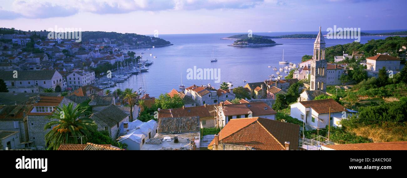 Die Stadt an der Küste der Insel Hvar, Hvar, Kroatien Stockfoto