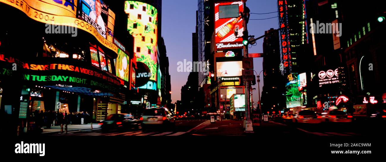 Verkehr auf einer Straße, Times Square, New York City, New York, USA Stockfoto