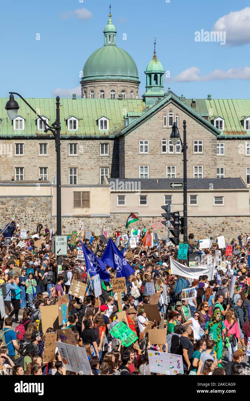 Kanada, Quebec, Montreal, der Marsch für das Klima, die Passage der Prozession vor den Gebäuden des Hôtel-Dieu Stockfoto
