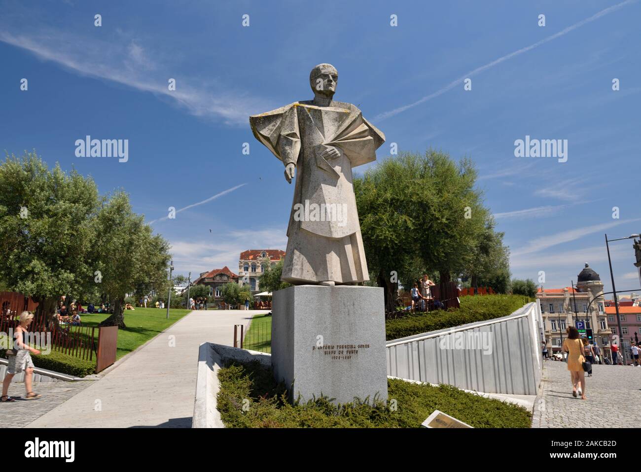 Portugal, Region Nord, Porto, historischen Zentrum als Weltkulturerbe von der UNESCO klassifiziert, Lissabon Platz, Statue von Bischof Antonio Ferreira Gomes Stockfoto