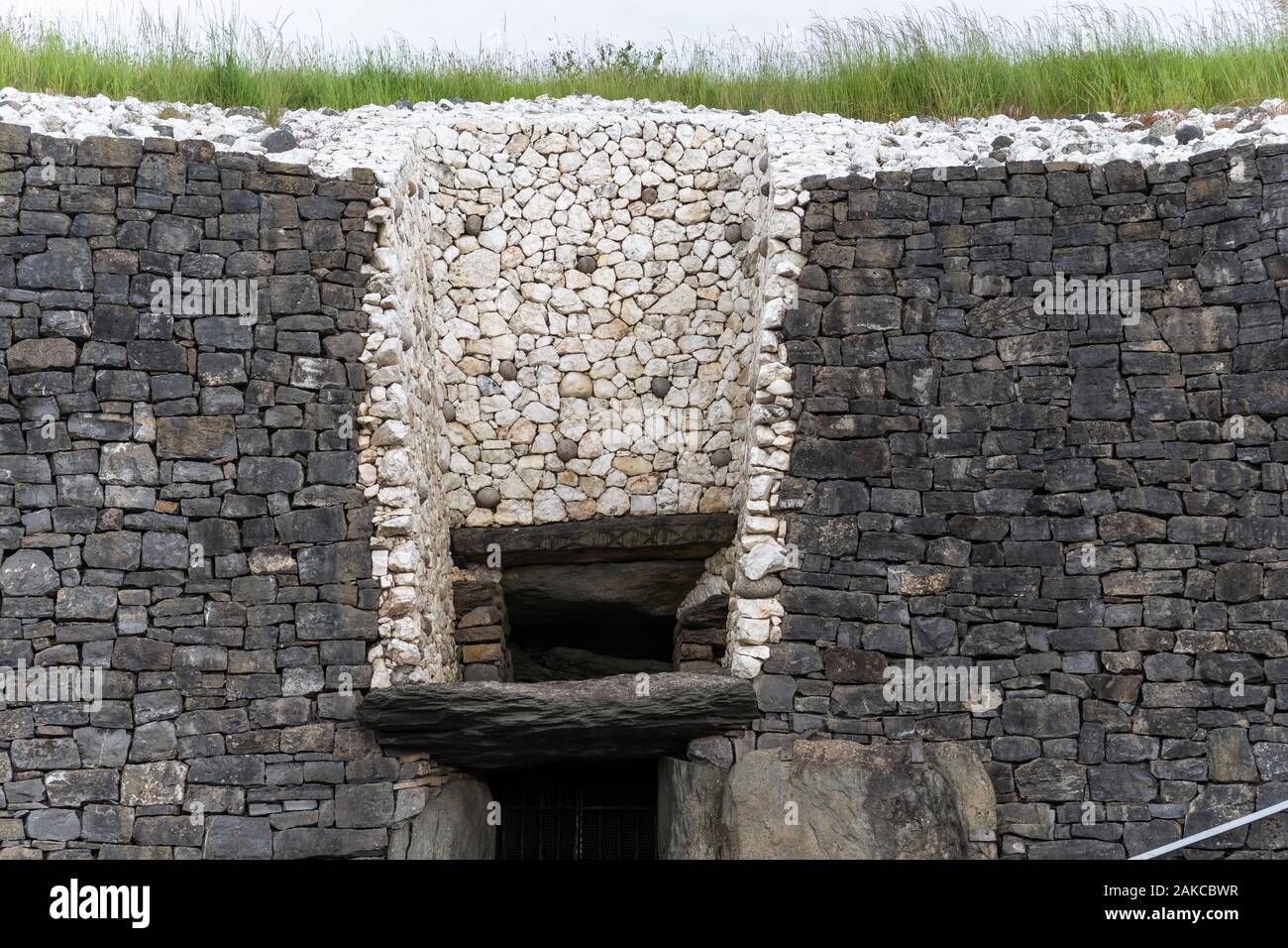 Irland, Meath County, Bru Na Boinne archäologische Stätte von Newgrange im Welterbe der Menschheit von der Unesco, der Haupteingang Stockfoto