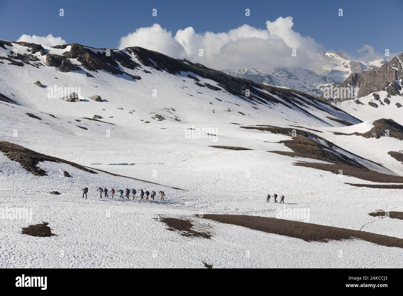 Frankreich, Hautes Alpes, Molines En Queyras, Regionaler Naturpark Queyras, Wanderer in der Nähe von Vieux, zwischen Agnel Berghütte und die Echalp Weiler Stockfoto