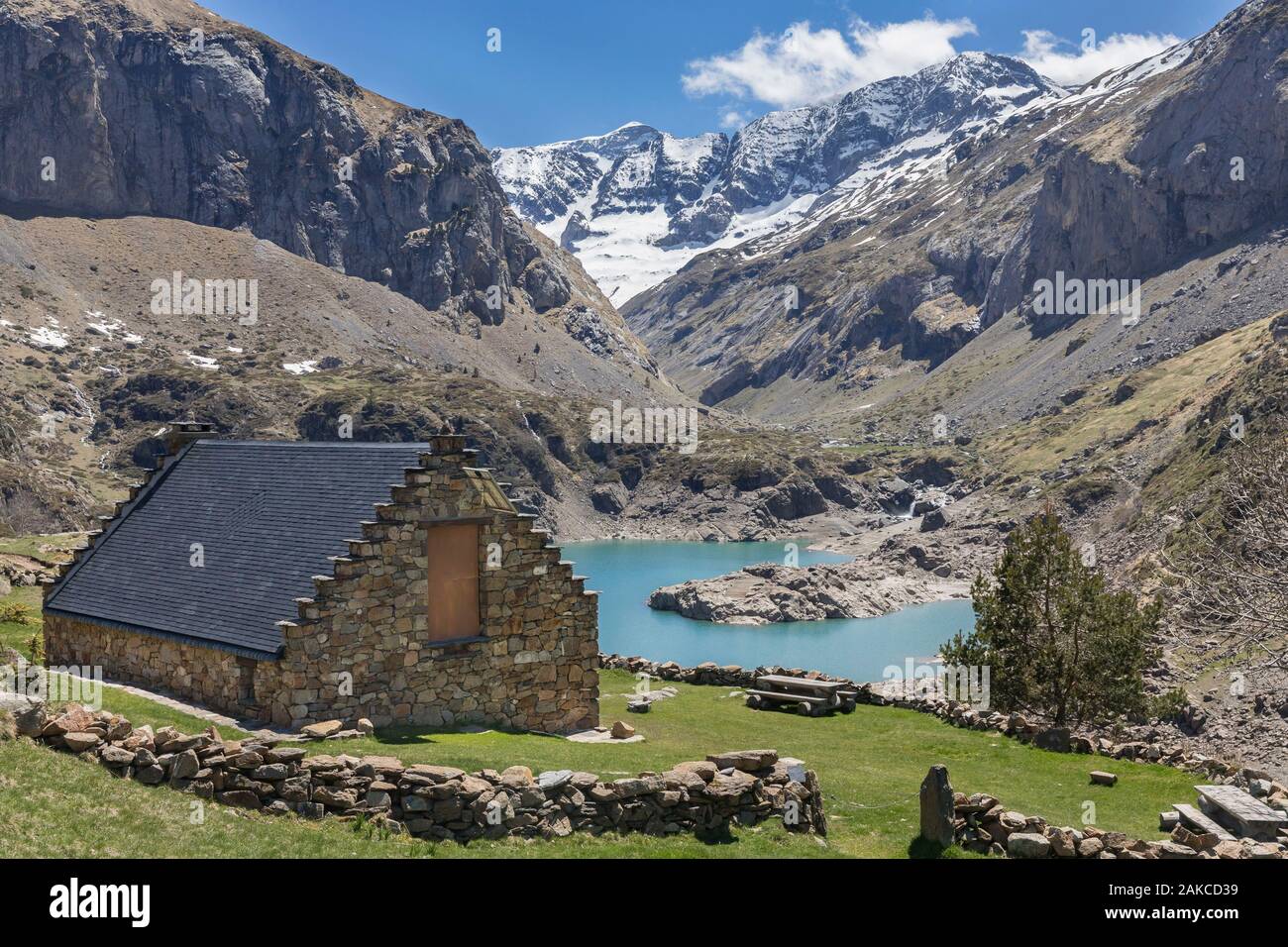 Frankreich, Hautes-Pyrenees, Gedre, Cirque d'Estaube, gloriettes See und Mont Perdu Peak 3255 m, gekennzeichnet von der Unesco zum Weltkulturerbe Stockfoto