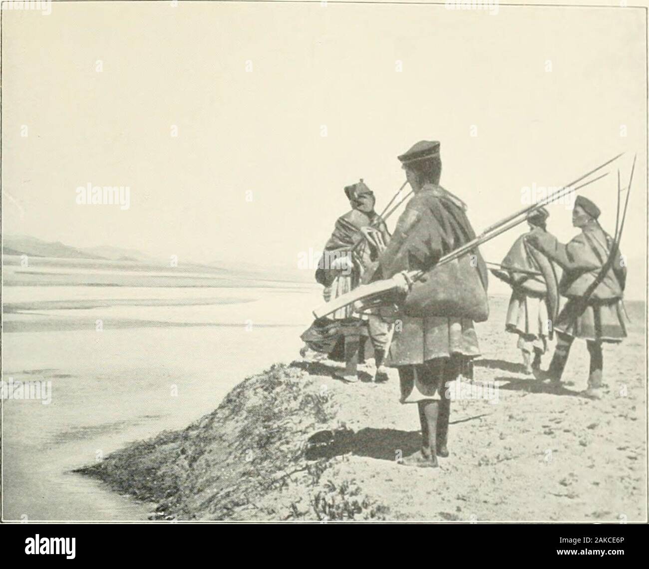 Trans-Himalaya; Entdeckungen und Abenteuer in Tibet. ns angenommen, dass wir allmaking für dasselbe Ziel durch unterschiedliche Strecken, Andthat ich Guffaru in Gartok beitreten sollten und myjourney weiterhin Ladak, wie sie im Reisepass geleitet. Mit Robert, Rabsang und zwei tibeter ich jetzt die ridedown Tokchen Tal und bis auf die Hügel zu thesouth-West. Rechts von unserem Weg das türkis-bluesurface des Heiligen Sees angezeigt wird; wie schön, howfascinating ist die Szene! Man scheint morefreely und leicht zu atmen, fühlt man eine Freude im Leben sehnt man tovoyage über den blauen Tiefen und die Stockfoto