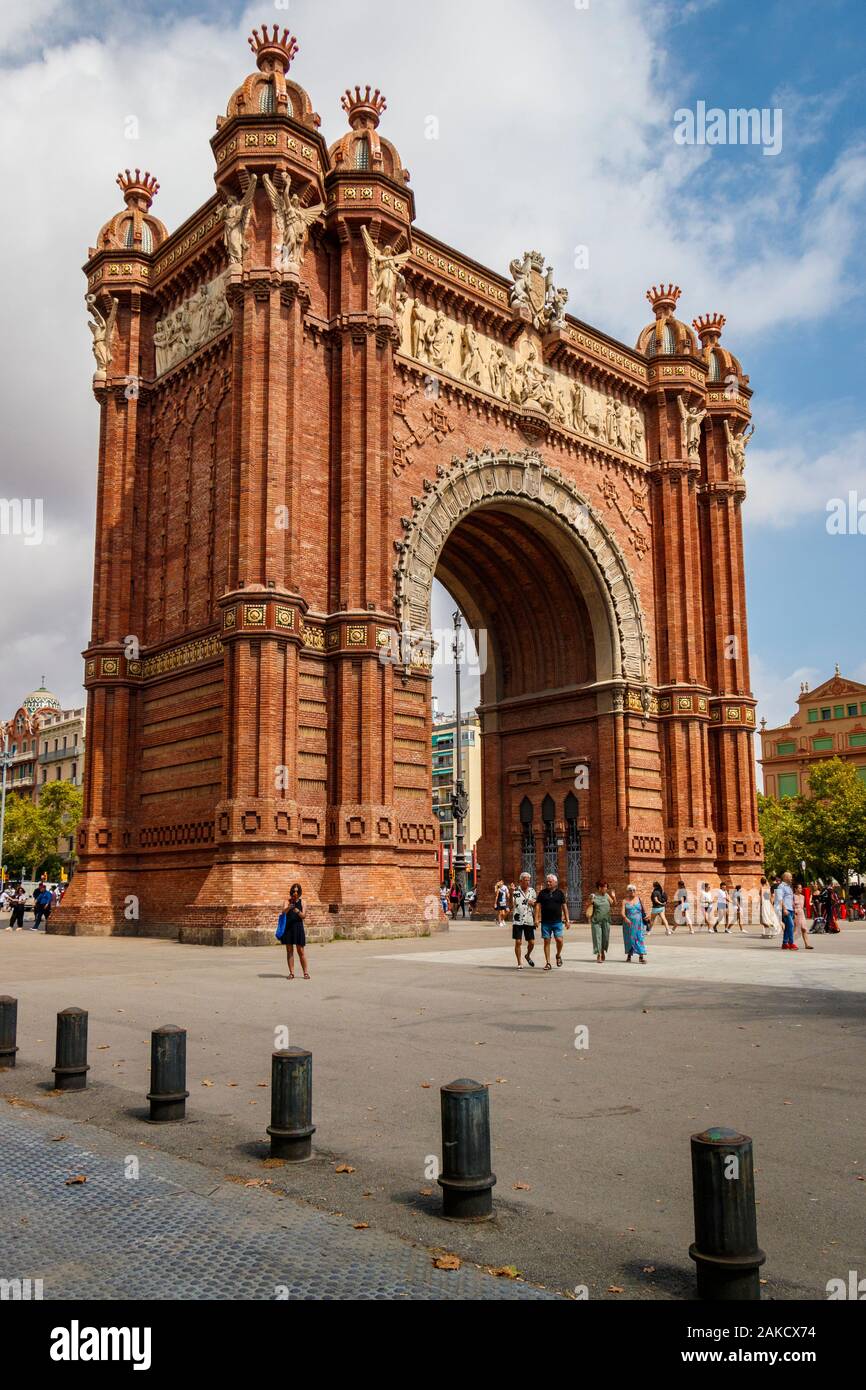 Die 1888 "Arc de Triomf" de Barcelona, auf dem Passeig de Lluís Companys. Der von dem Architekten Josep Vilaseca i Casanovas entworfen. World Messe Eingang. Stockfoto