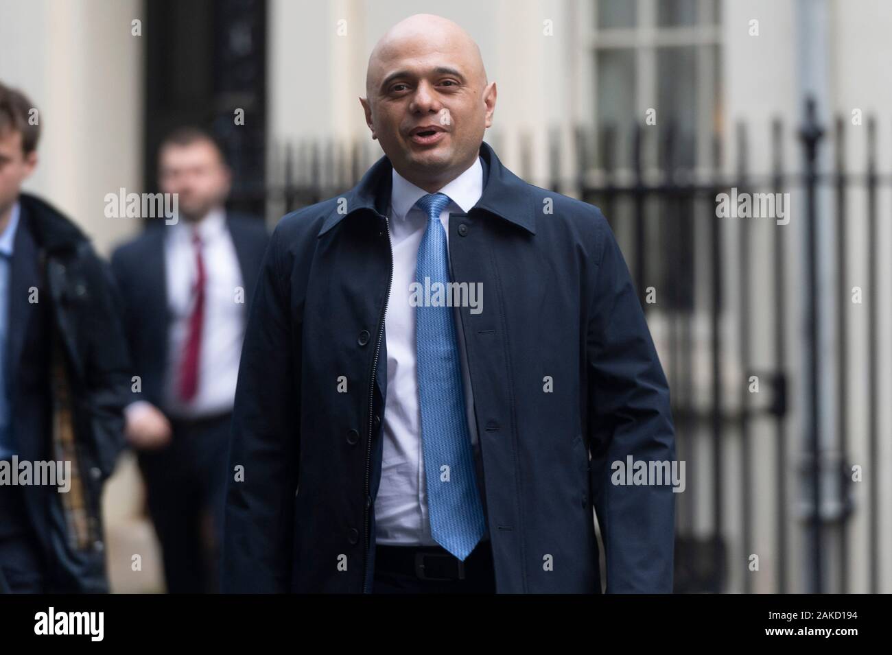 London, Großbritannien. 8 Jan, 2020. Der britische Schatzkanzler Sajid Javid Blätter Downing Street die Fragen der Premierminister im Parlament in London, Großbritannien, Jan. 8, 2020 zu besuchen. Credit: Ray Tang/Xinhua/Alamy leben Nachrichten Stockfoto