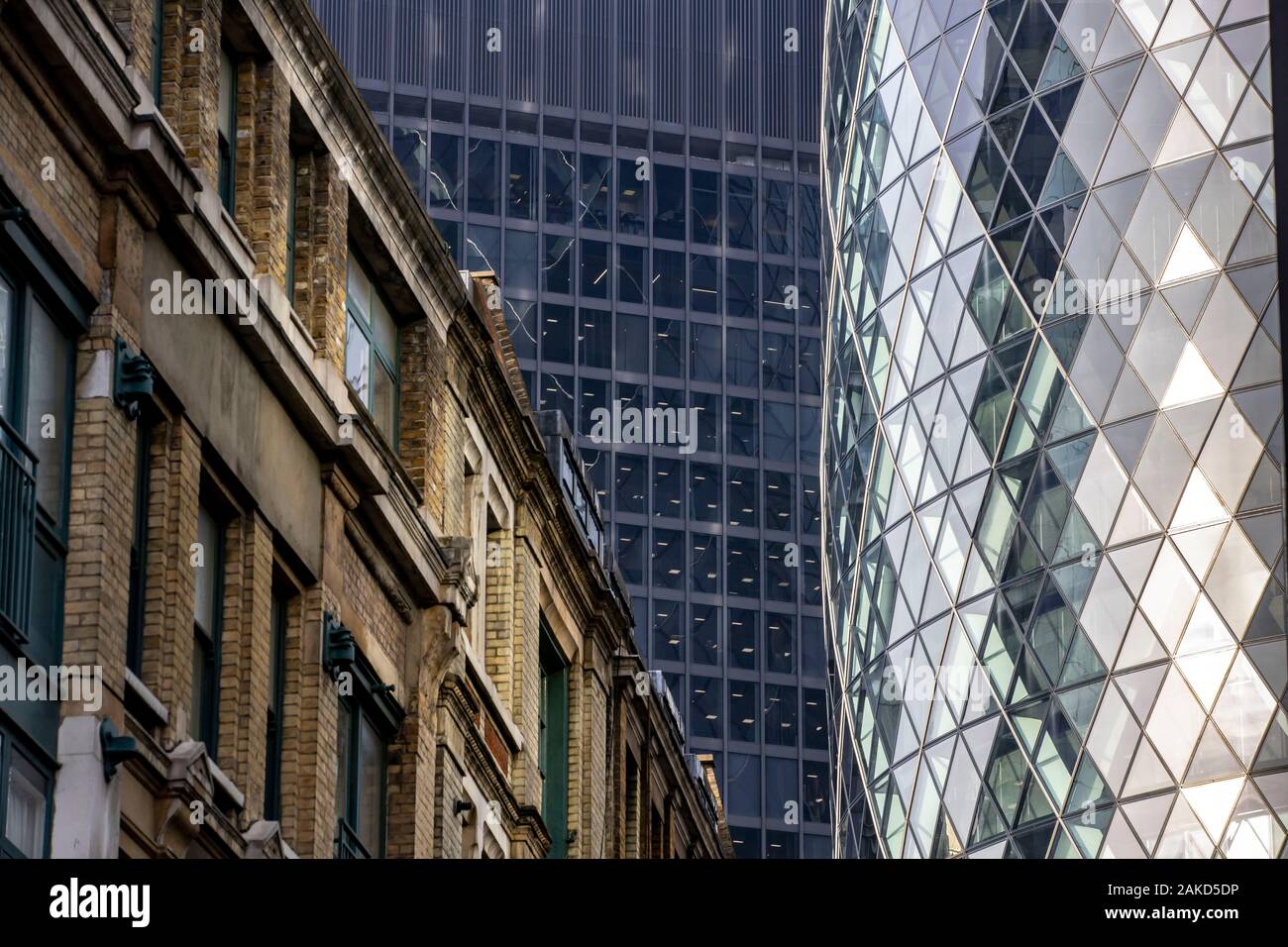 Bankenviertel, 30 St Mary Axe Gebäude, The Gherkin, rechts, Vereinigtes Königreich, Stockfoto