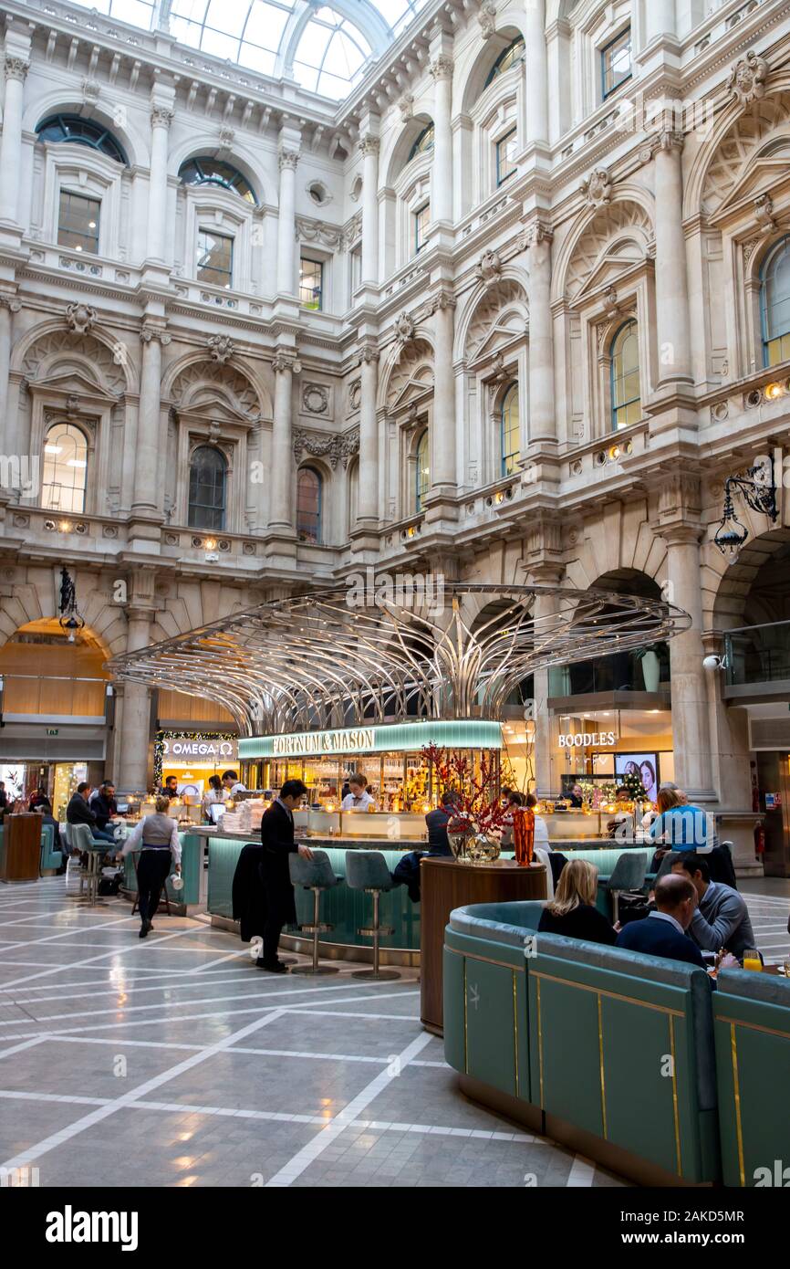 Der Royal Exchange, Bars, Geschäfte, London, Vereinigtes Königreich, Stockfoto