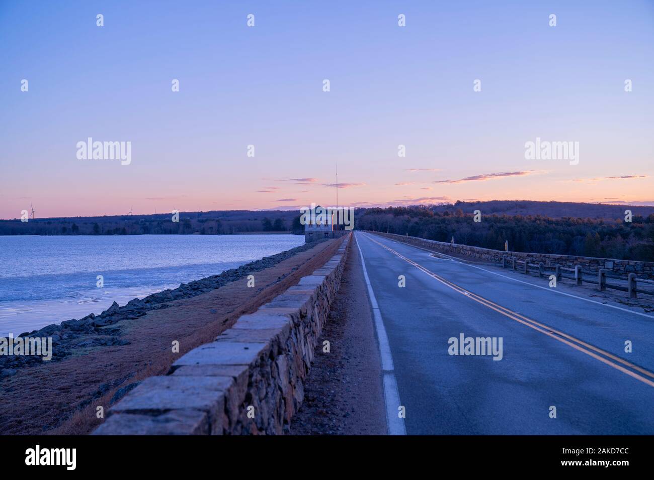 Sonnenaufgang über Rhode-island Behälter Stockfoto