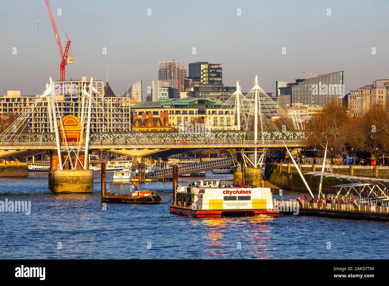 Steg Goldenes Jubiläum Brücken, über die Thames, London, Vereinigtes Königreich, Stockfoto