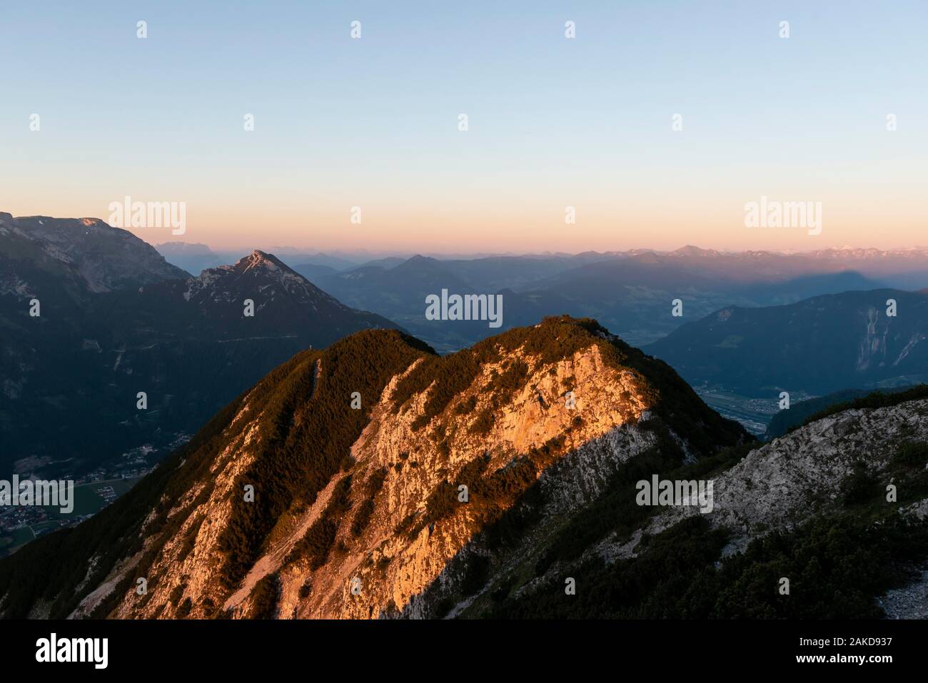 Berge im Abendlicht, Sonnenuntergang, Alpen, Karwendel, Tirol, Österreich Stockfoto