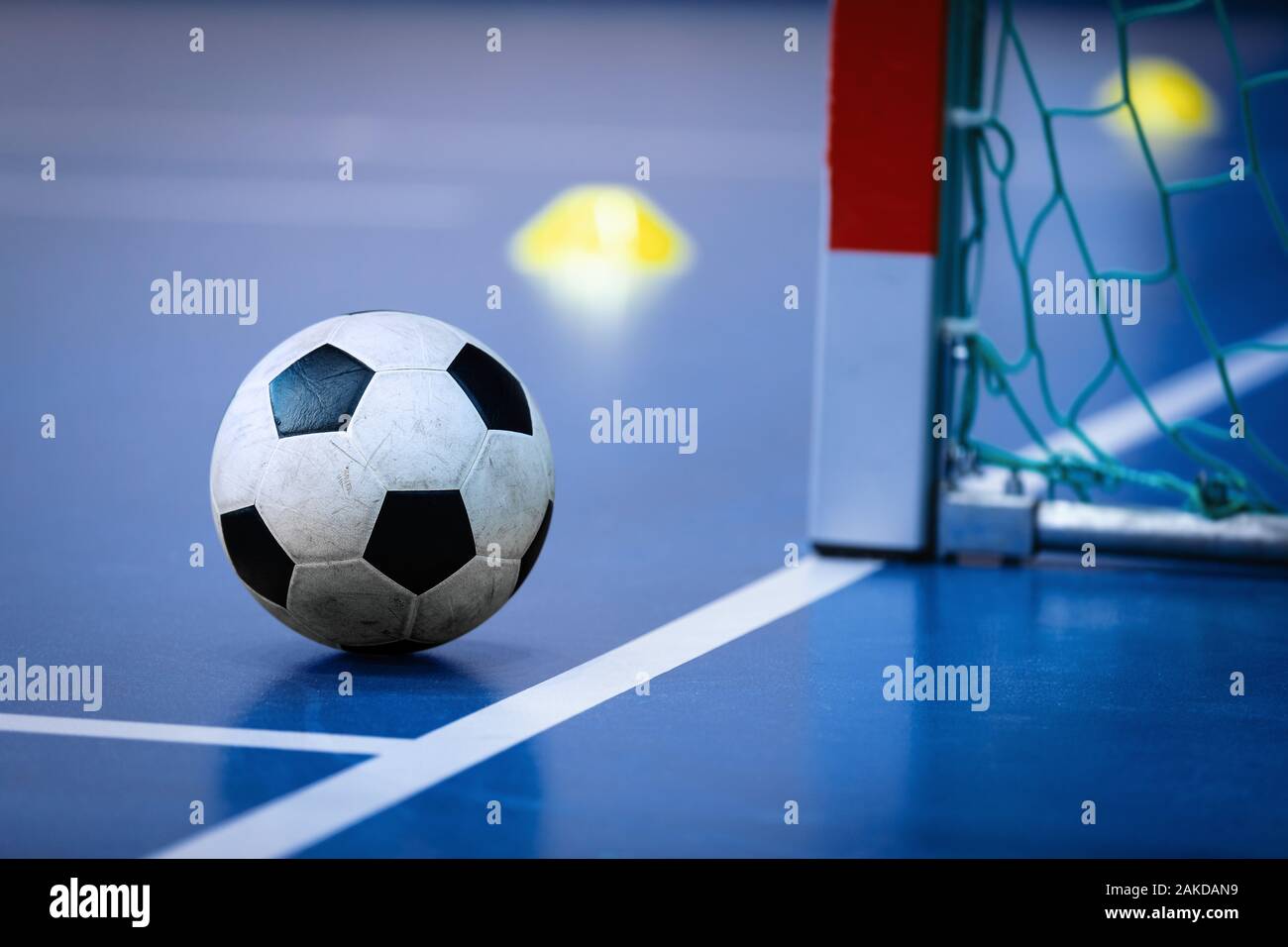 Fußball futsal ball Ziel und Boden. Indoor Soccer Sport Halle. Sport