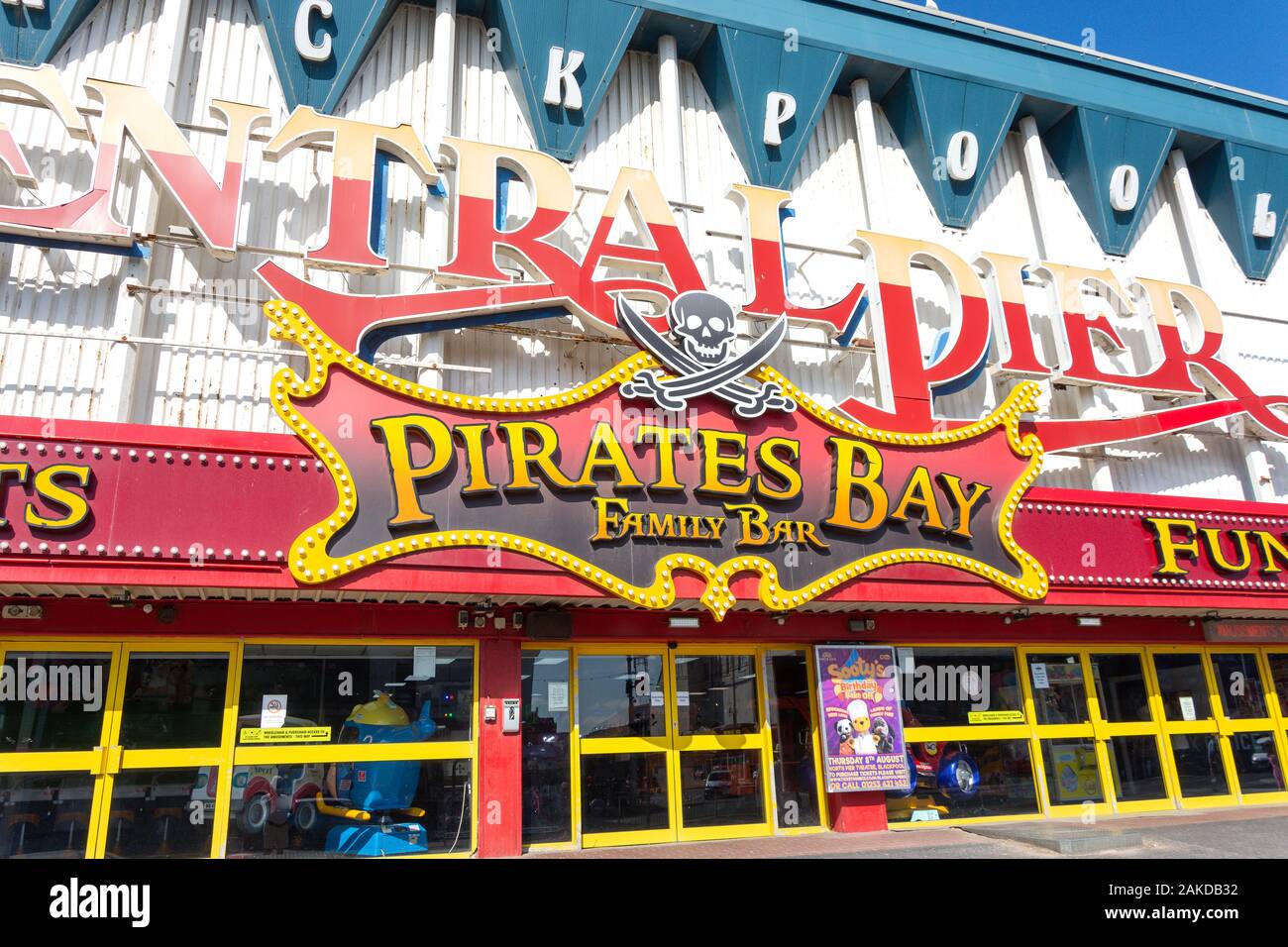 Piraten Bucht Unterhaltung Arcade & Bar, Central Pier, Blackpool, Lancashire, England, Vereinigtes Königreich Stockfoto