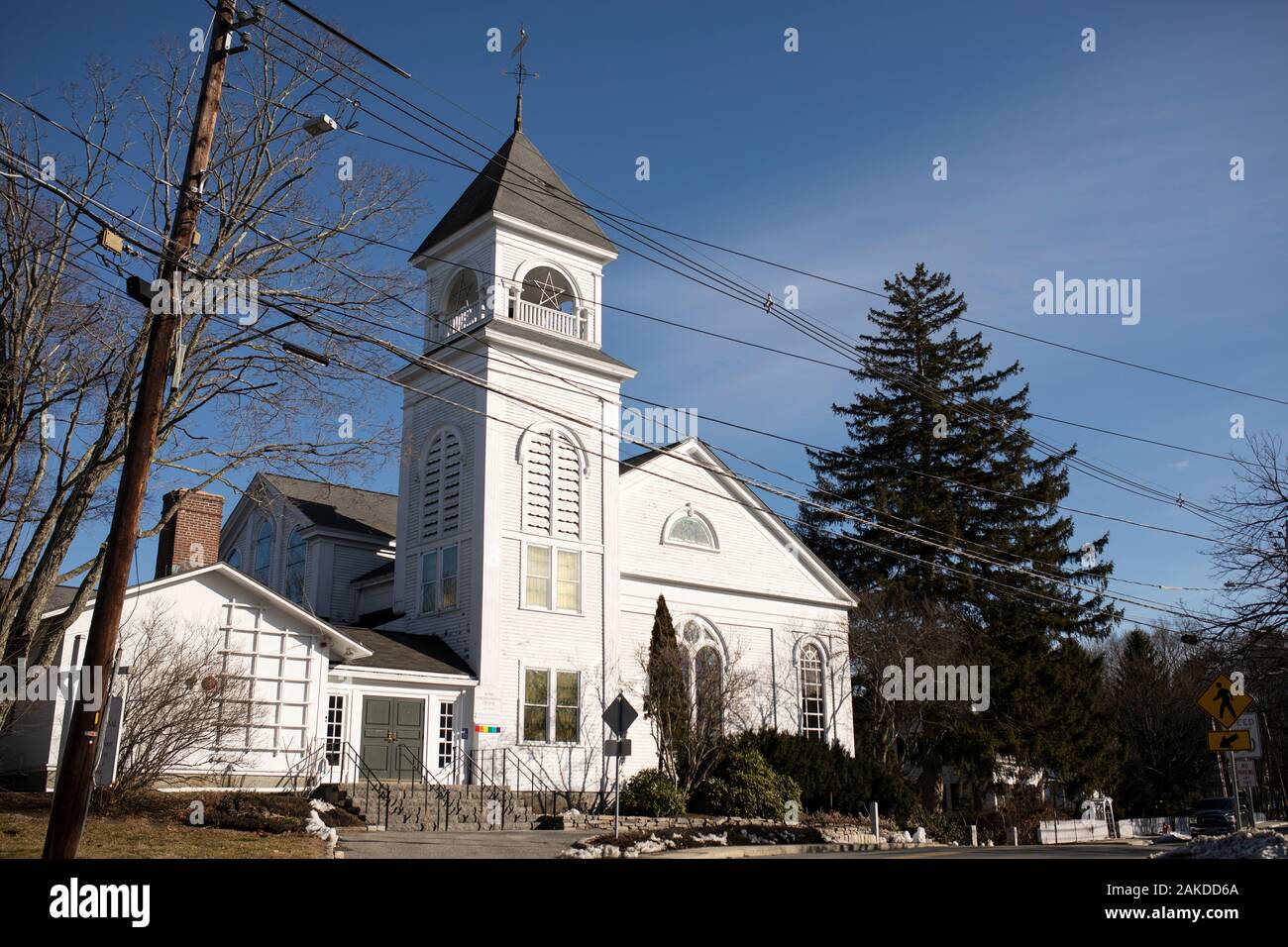 Acton Gemeindliche (UCC) Kirche im Zentrum der Stadt von Acton, Massachusetts, USA. Stockfoto