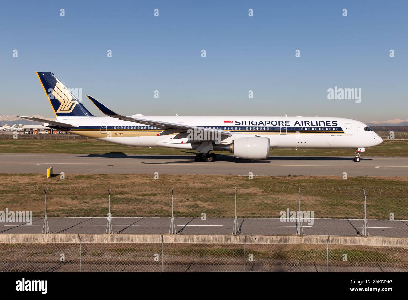 Singapore Airlines Airbus A350-900 Rollen bis zur Abreise am Mailand Malpensa. Stockfoto