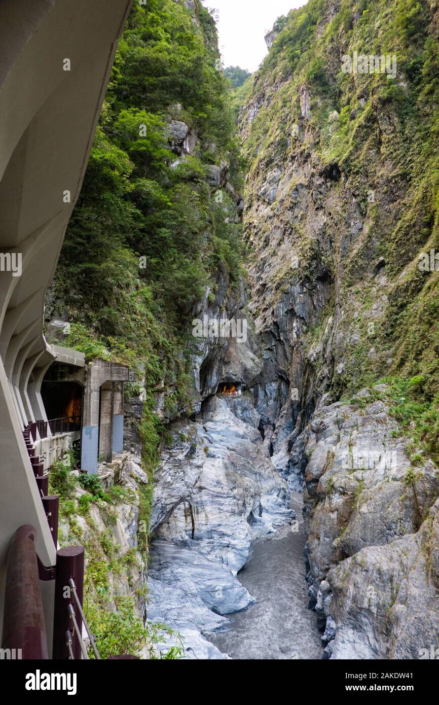 Der neue Tunnel mit Neun Kurven im Taroko-Nationalpark, Taiwan, der im Juni 2019 nach 6 Jahren Bauarbeiten zur Modernisierung wiedereröffnet wurde Stockfoto