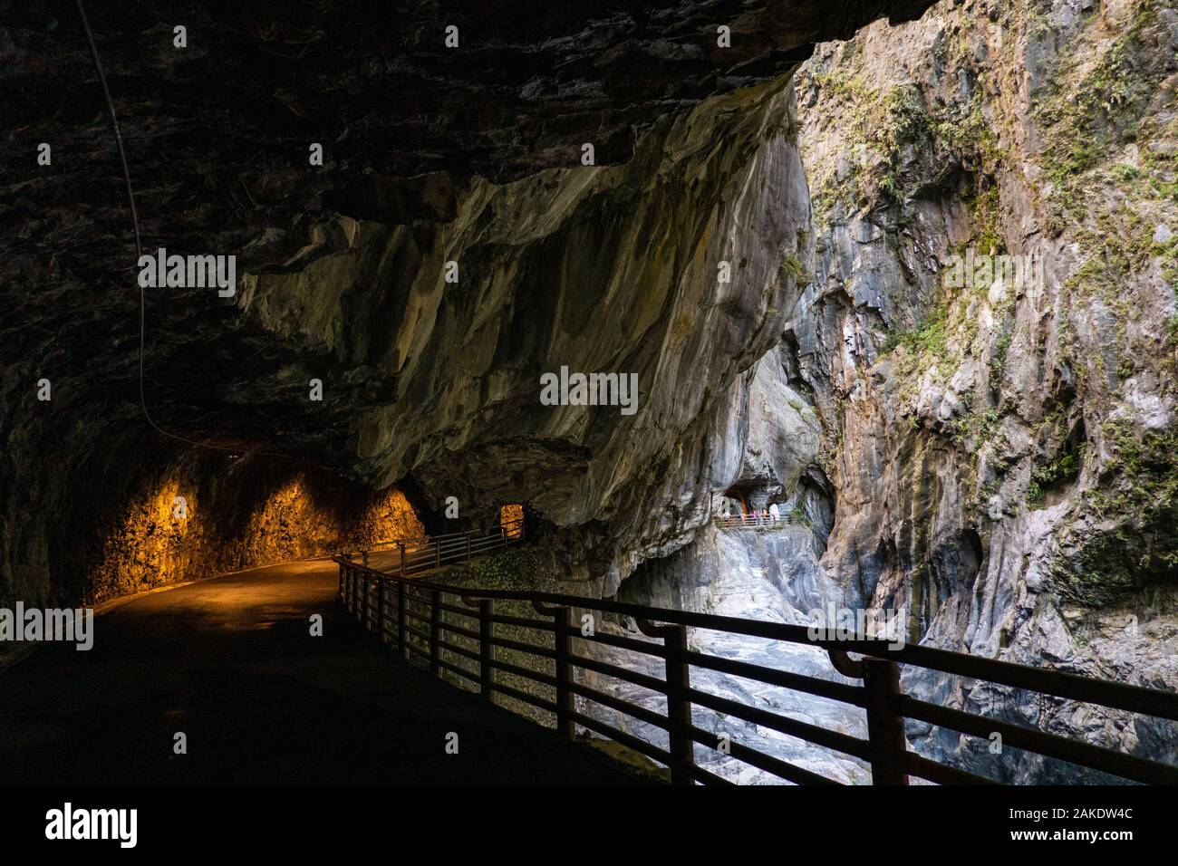 Der neue Tunnel mit Neun Kurven im Taroko-Nationalpark, Taiwan, der im Juni 2019 nach 6 Jahren Bauarbeiten zur Modernisierung wiedereröffnet wurde Stockfoto