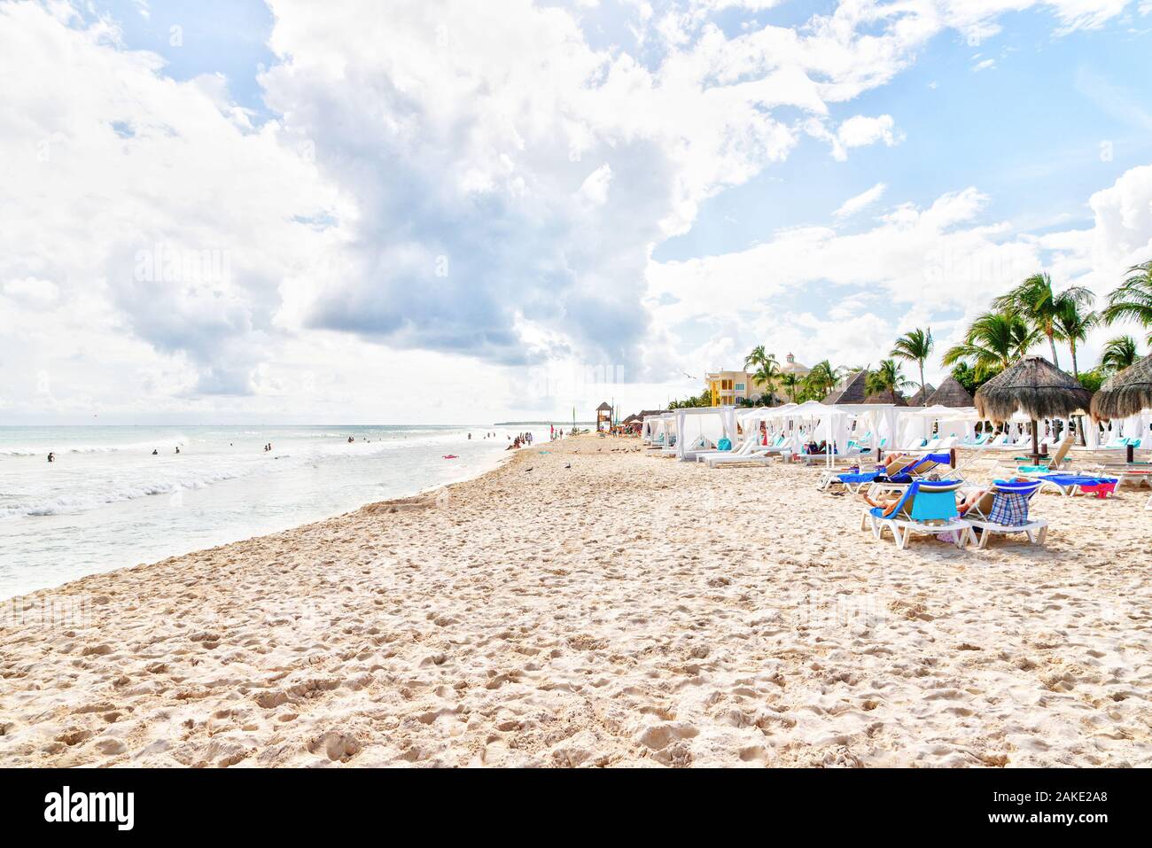 Tropische Strände der Riviera Maya in der Nähe von Cancun, Mexiko. Konzept der Sommerurlaub oder Winterurlaub in das Karibische Meer. Stockfoto