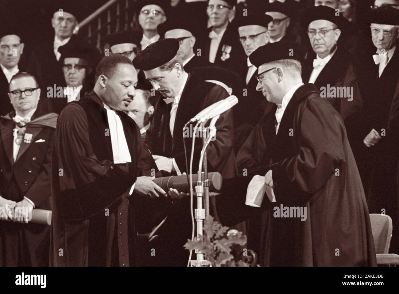 Dr. Martin Luther King, Jr. Verleihung der Ehrendoktorwürde in Social Science von der FE (Vrije Universiteit, "Freie Universität") in Amsterdam, Nordholland am 20. Oktober 1965. Stockfoto